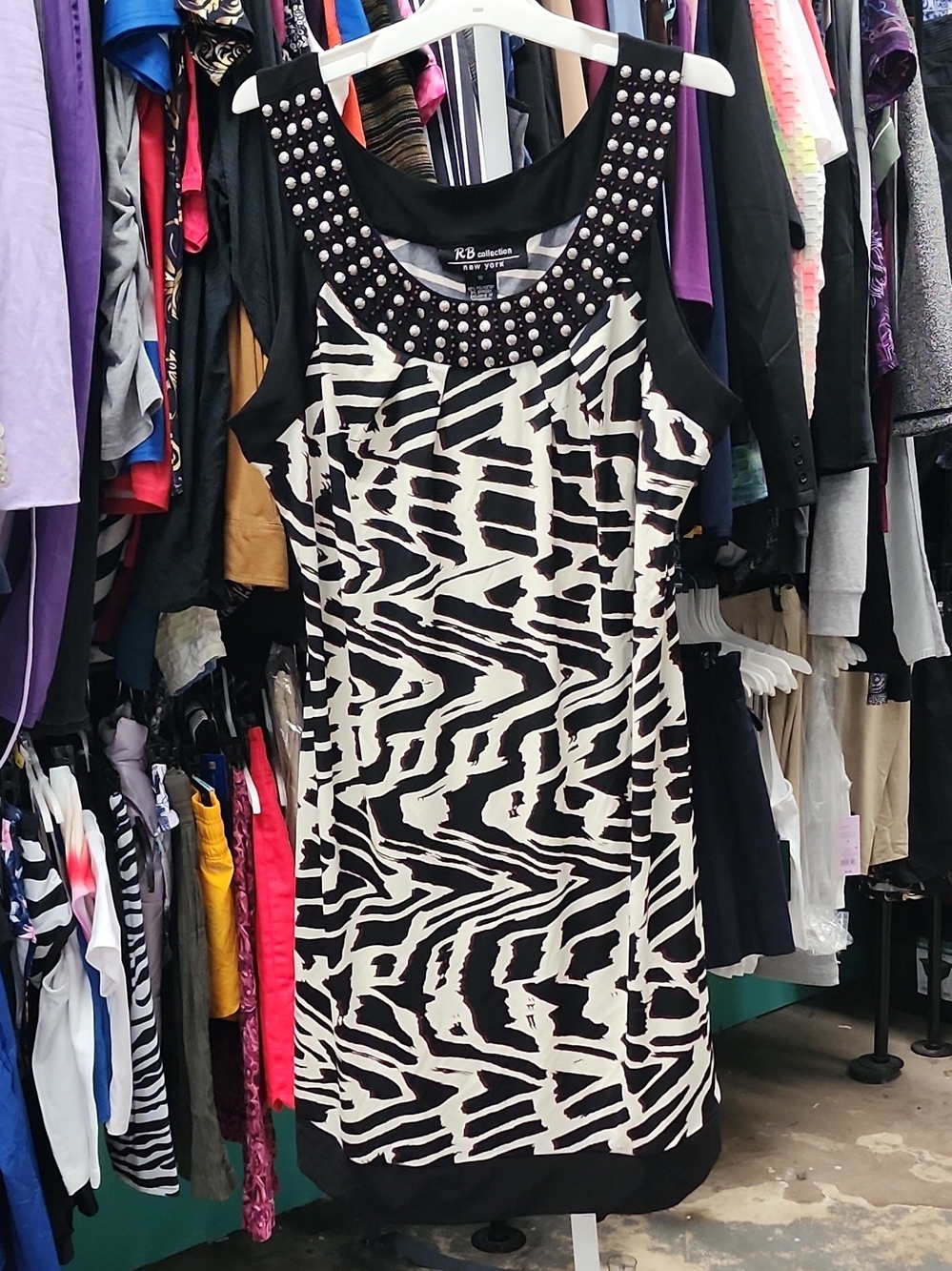 Black & White Studded Neckline Sleeveless Blouse